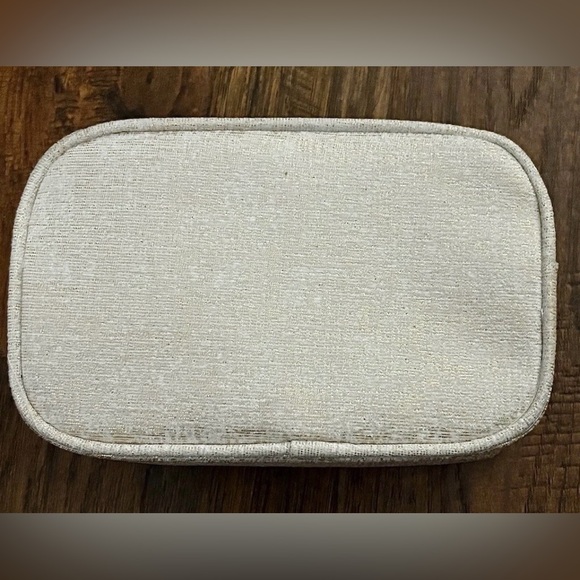 NEW CHANEL BEAUTE’ Gold Logo Shimmering Cosmetic Makeup Bag Pouch Clutch - Picture 2 of 13